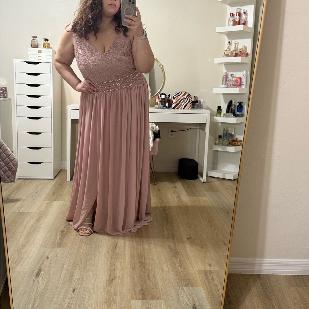 Elegant Pink Lace Maxi Dress